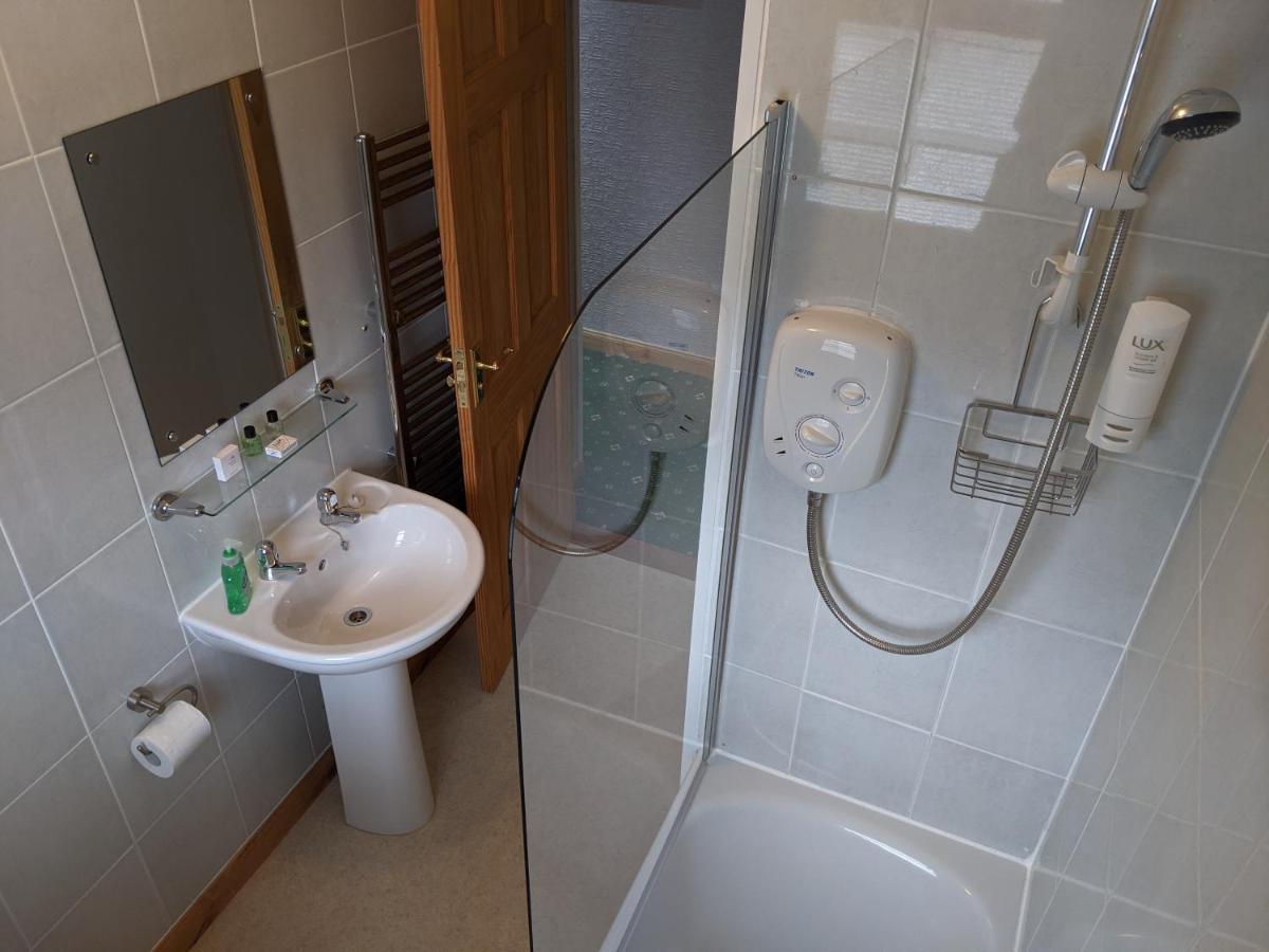 Homagen Bed & Breakfast Roybridge Zewnętrze zdjęcie